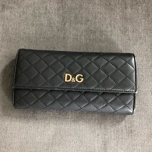 D&G wallet